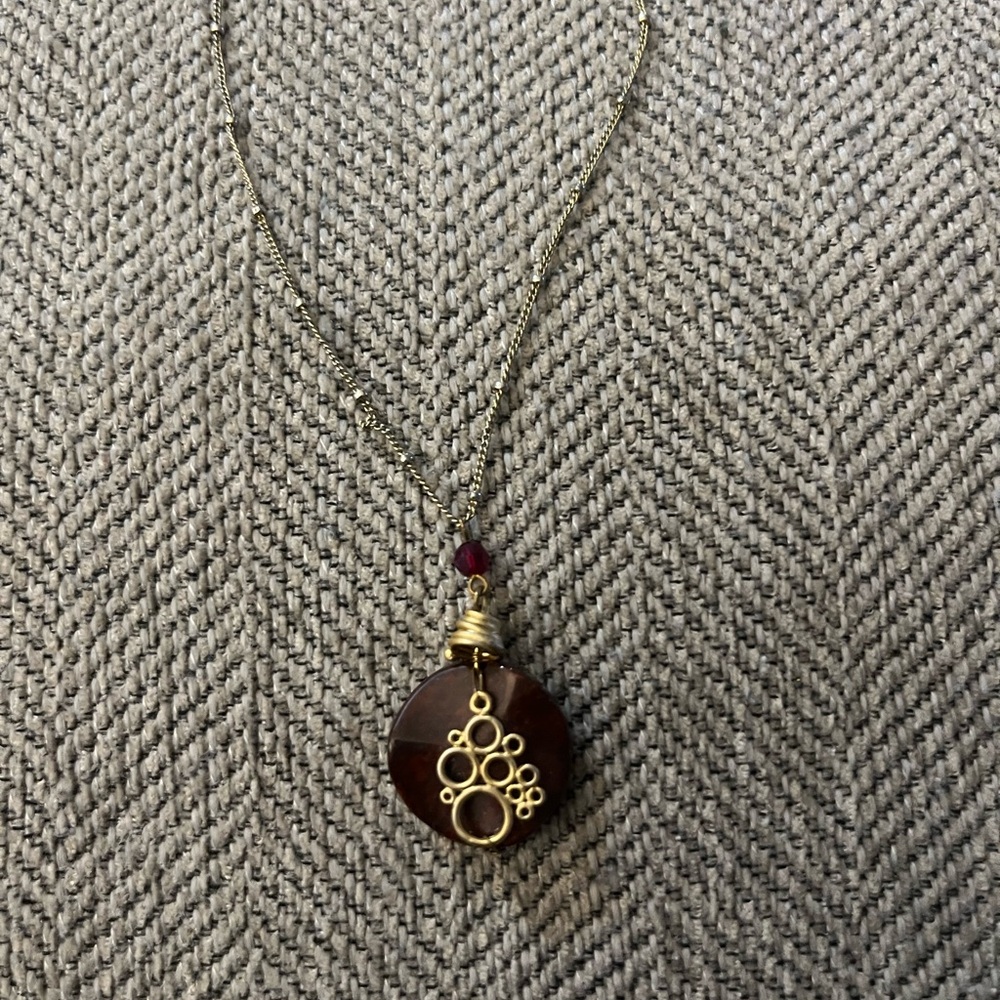 Elegant Gold Tone & Brown Agate Stone Necklace with Metal Work